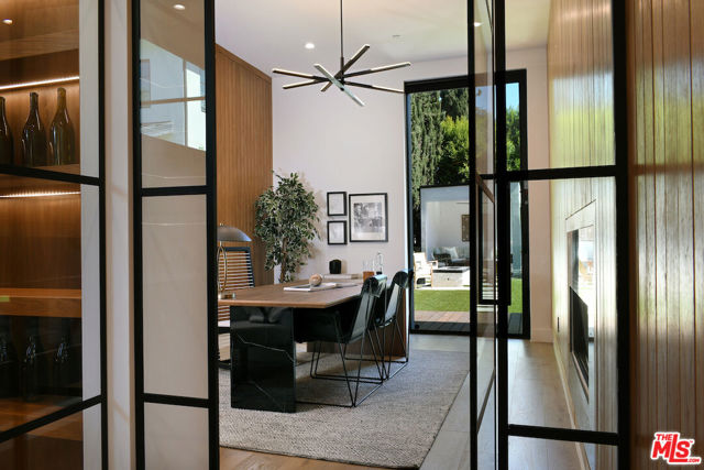 4544 Woodley Avenue, Encino CA: https://media.crmls.org/mediaz/c488f725-6c09-4094-8bf7-543b0b976e36.jpg