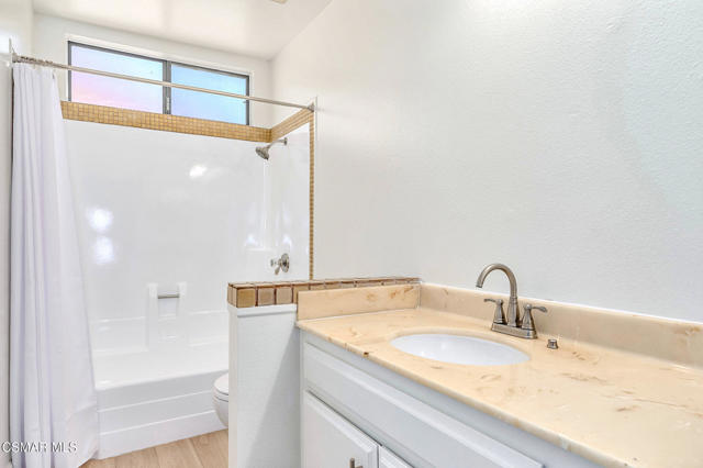 3011 Marigold Place, Thousand Oaks CA: https://media.crmls.org/mediaz/c48948a0-1927-4a84-9280-c9ca93582caf.jpg