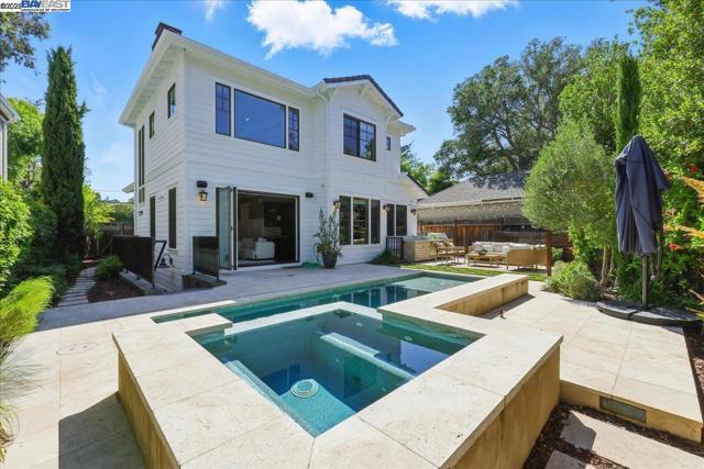 16741 Loma St, Los Gatos CA: https://media.crmls.org/mediaz/c4899ad5-fa08-4566-a0e8-86f208e35920.jpg