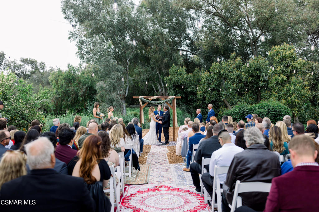 https://media.crmls.org/mediaz/c48a08bd-00c5-4220-b2b0-2ba49482bb02.jpg?preset=X-Large