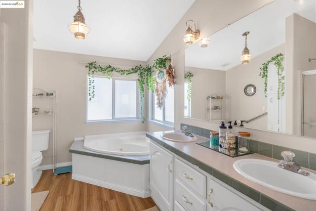 16711 Marsh Creek Rd, Clayton CA: https://media.crmls.org/mediaz/c48a0cd0-3cfb-49e0-93c9-61de4e07e188.jpg