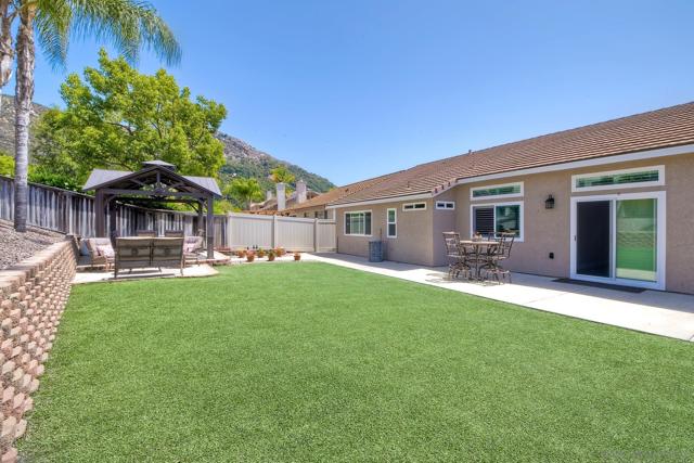 3358 Lake Circle Dr, Fallbrook CA: https://media.crmls.org/mediaz/c48a3062-ab25-4df6-a961-0771b1b99006.jpg