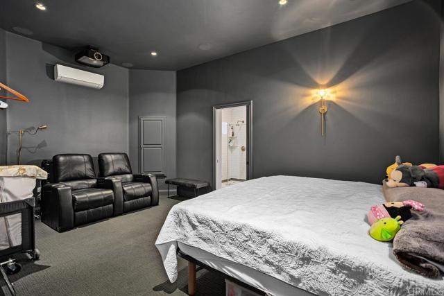 3433 Western Springs Rd, Encinitas CA: https://media.crmls.org/mediaz/c48a69f7-19eb-4acd-9cd5-ca3f5ffaa441.jpg