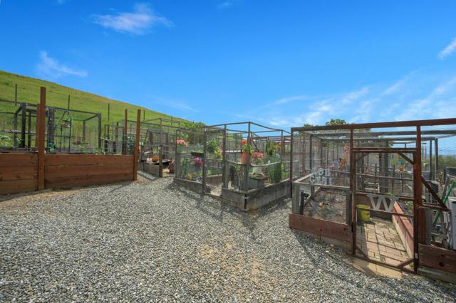 5201 Cribari-Hills, San Jose CA: https://media.crmls.org/mediaz/c48bb29d-ffe9-4511-bb6a-18a6930b661a.jpg