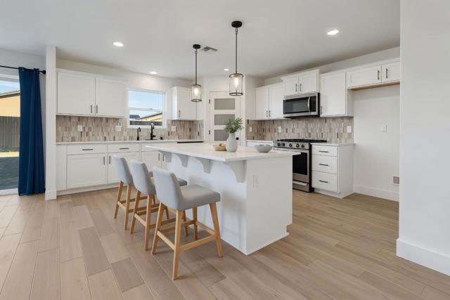 2125 Redding Way, Atwater CA: https://media.crmls.org/mediaz/c48bc56f-90ae-41d8-a2a5-92fbb1e6a5ef.jpg