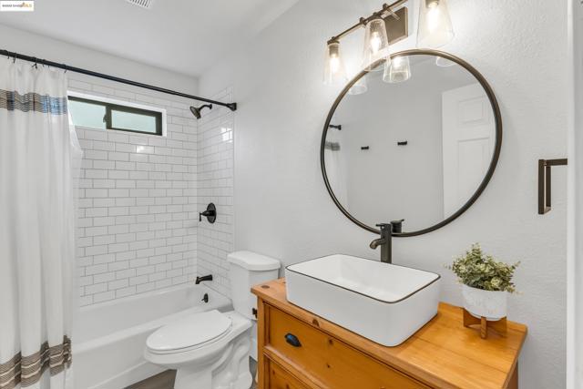 16806 Brewer Rd, Grass Valley CA: https://media.crmls.org/mediaz/c48c59d2-0c13-43f8-aa41-9153b5f01425.jpg
