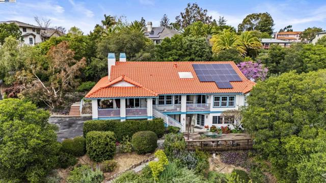 3565 Star Ridge Rd, Hayward CA: https://media.crmls.org/mediaz/c48cacba-4eb3-41e8-b748-93b614e7368a.jpg