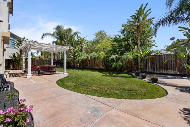 6454 Green Castle Cir, Discovery Bay CA: https://media.crmls.org/mediaz/c48cf177-d98e-45e2-9423-3c2c9e983212.jpg