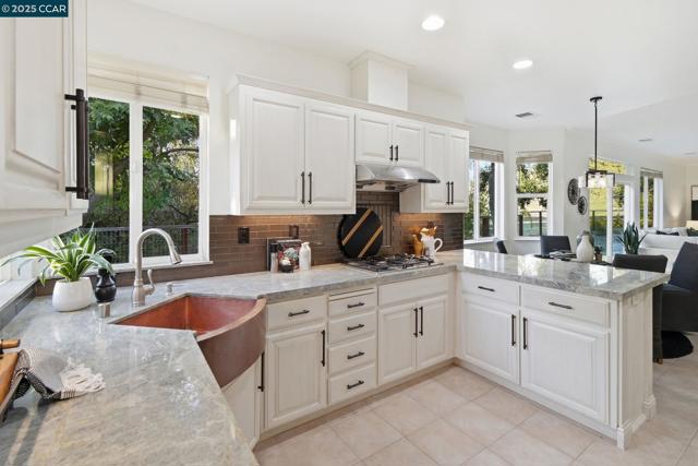 1975 Holly Creek Pl, Concord CA: https://media.crmls.org/mediaz/c48d02e9-9ad3-4cb0-8d2b-e235dd6968bc.jpg