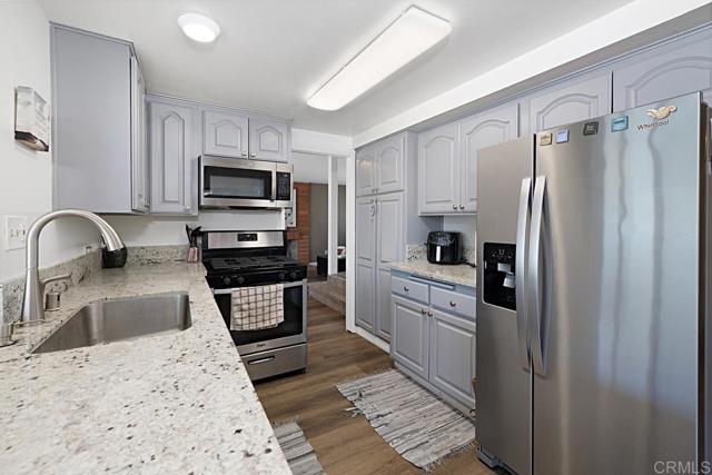 Detail Gallery Image 10 of 43 For 5676 Chateau Dr, San Diego,  CA 92117 - 7 Beds | 3/2 Baths