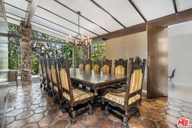 1760 Carla, Beverly Hills CA: https://media.crmls.org/mediaz/c48e3792-fcbf-4bc9-b119-4b21e5f43b5e.jpg