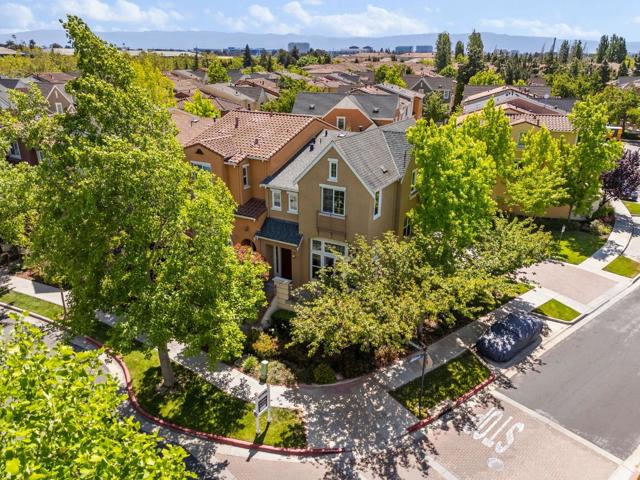 4440 Rivermark Parkway, Santa Clara CA: https://media.crmls.org/mediaz/c48e3922-20d7-4c23-a92f-41a258ffd12c.jpg