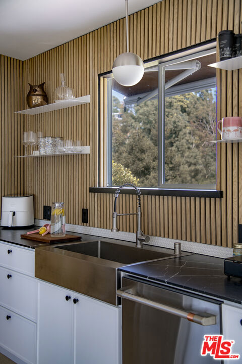 6150 Mulholland Highway, Los Angeles CA: https://media.crmls.org/mediaz/c48e3ac9-c8cb-4dc8-b4c4-c2a60d8e8326.jpg