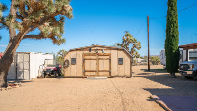 58189 Sunny Sands Drive, Yucca Valley CA: https://media.crmls.org/mediaz/c48e94a8-e92a-4f86-af32-444b88a3a625.jpg