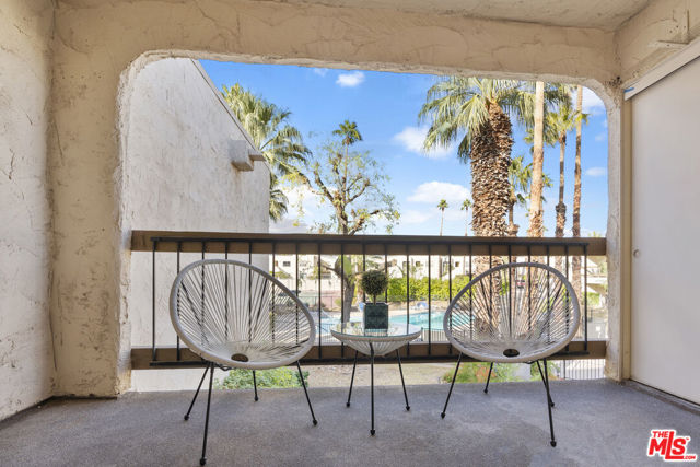 5300 E Waverly Drive, Palm Springs CA: https://media.crmls.org/mediaz/c48eb210-3844-4246-b5be-3ff7280cbcb8.jpg