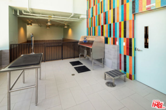 687 S Hobart Boulevard, Los Angeles CA: https://media.crmls.org/mediaz/c48f207d-61d7-4d96-894f-1eebbcce2f1b.jpg