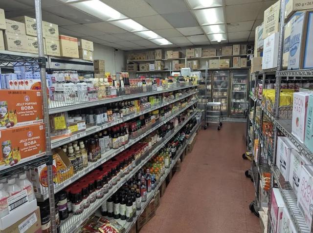 4625 4625 Geary Bl, San Francisco CA: https://media.crmls.org/mediaz/c48f4cff-da96-437c-847c-de309fb070c3.jpg