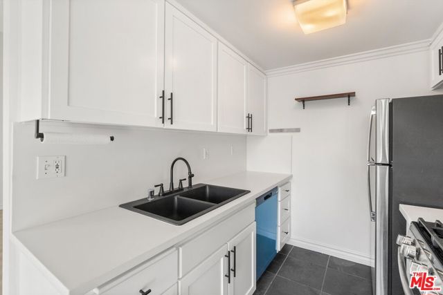 1125 Pico Boulevard, Santa Monica CA: https://media.crmls.org/mediaz/c48f8333-02d1-4878-b87d-ab0de8435fa6.jpg