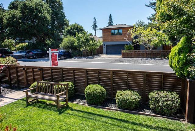 524 8th Avenue, Menlo Park CA: https://media.crmls.org/mediaz/c4903a98-16f5-4b36-ad65-2b5315e961ca.jpg