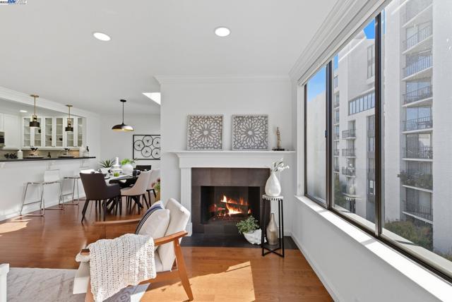 156 Lombard St, San Francisco CA: https://media.crmls.org/mediaz/c491243b-3eed-4c6d-aa5b-ea2f39290356.jpg