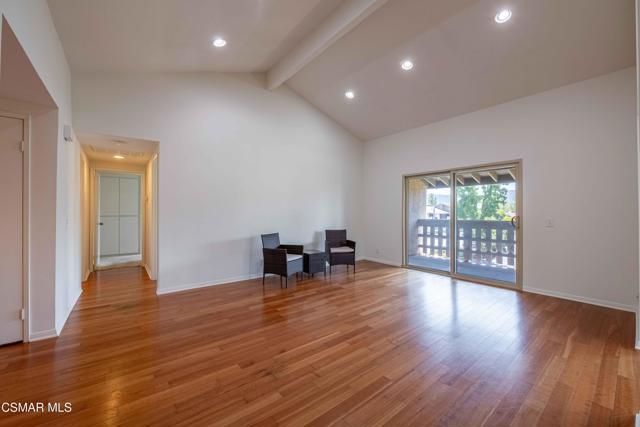 460 Arbor Lane Court, Thousand Oaks CA: https://media.crmls.org/mediaz/c4913cee-5611-4371-b693-72e7994a120c.jpg