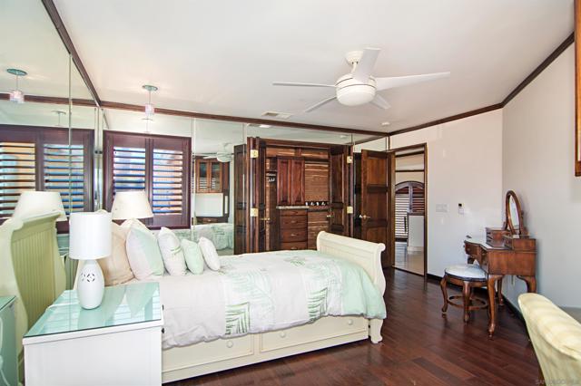 20 S Cays Ct, Coronado CA: https://media.crmls.org/mediaz/c4919faf-3b68-4bf6-a515-1af128226300.jpg