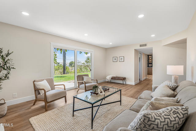 308 Calle Converse, Camarillo CA: https://media.crmls.org/mediaz/c491b3e2-ce47-4f55-97db-f45404a619f4.jpg
