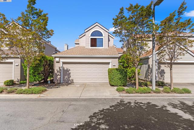 35 Leonard Ct, Alameda CA: https://media.crmls.org/mediaz/c491c3fc-ce61-4319-b494-5cc452e9d593.jpg