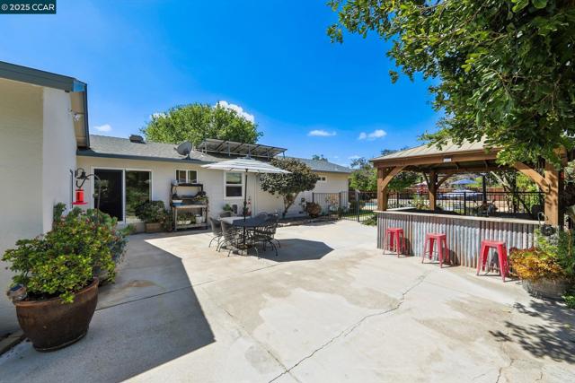 91 Lozoya Way, Oakley CA: https://media.crmls.org/mediaz/c491d742-c4fc-42bf-b038-242cadd29711.jpg