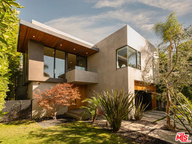 428 N La Jolla Avenue, Los Angeles CA: https://media.crmls.org/mediaz/c492828d-5a2c-4185-bf19-647ef2aa7669.jpg