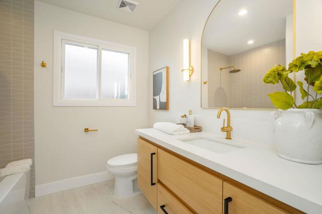 Detail Gallery Image 23 of 31 For 219 W Acacia Ave, El Segundo,  CA 90245 - 4 Beds | 2 Baths