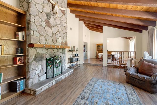 25980 Forest Dr, Escondido CA: https://media.crmls.org/mediaz/c4930a1c-48c0-4a73-a66a-9bb2291296db.jpg