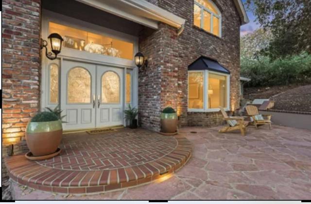 985 Woodview Place, San Jose CA: https://media.crmls.org/mediaz/c4932d28-bee7-4b23-be2d-dbd302cdf7a0.jpg