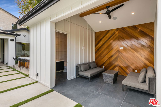 15907 Valley Vista Boulevard, Encino CA: https://media.crmls.org/mediaz/c493e457-f762-435e-8caa-7f238150dba9.jpg