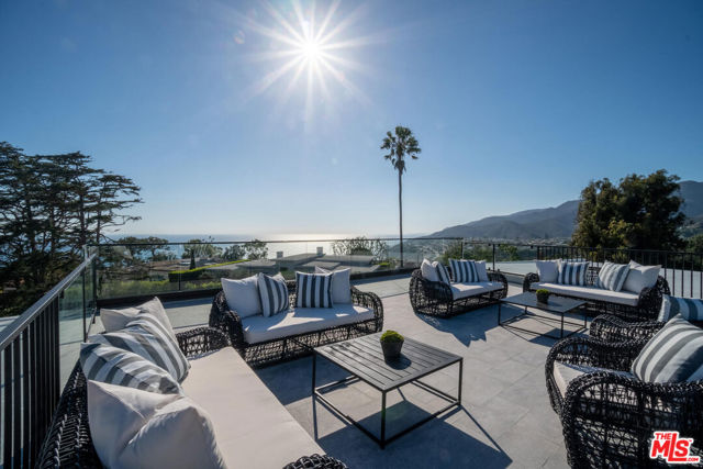 286 Quadro Vecchio Drive, Pacific Palisades CA: https://media.crmls.org/mediaz/c493f2d1-3af3-4f21-9a26-73ff9fd56552.jpg