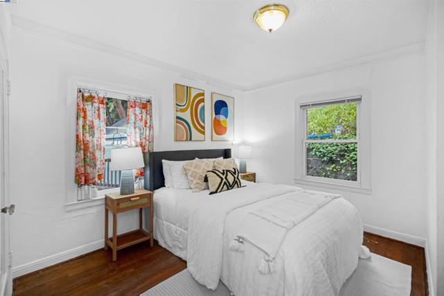 3908 Archmont Pl, Oakland CA: https://media.crmls.org/mediaz/c49468ac-fa37-4b2e-90b5-a110a54dfe9d.jpg