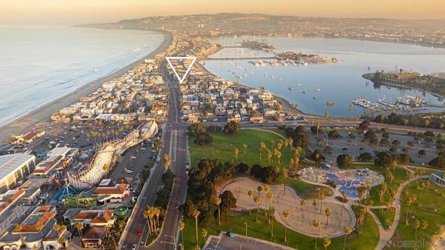 807 Santa Barbara Pl, San Diego CA: https://media.crmls.org/mediaz/c494e977-4711-4bd6-9945-cf0216cec944.jpg