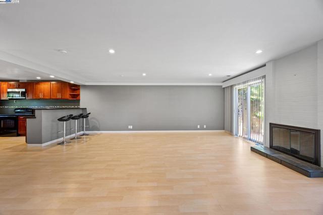 3315 Willis Lane, Alameda CA: https://media.crmls.org/mediaz/c49516e0-b7c0-4a1b-a949-1fd92c94c583.jpg