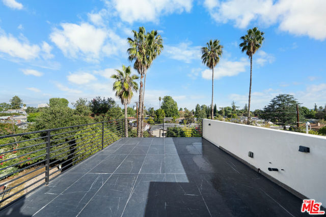5812 Willis Avenue, Sherman Oaks CA: https://media.crmls.org/mediaz/c495fa17-ae6a-46ec-a0aa-80328f50c18d.jpg