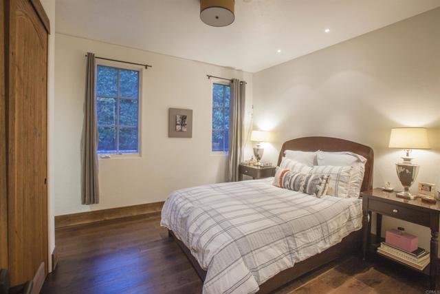 7031 Calle Portone, Rancho Santa Fe CA: https://media.crmls.org/mediaz/c495feba-5c54-45f2-be49-d2e150f0077c.jpg