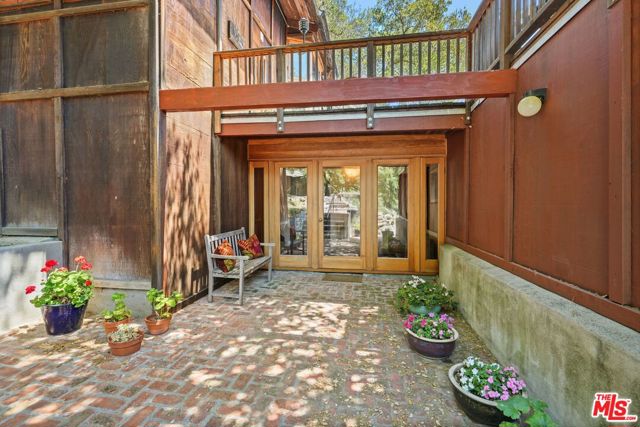 20730 Hillside Drive, Topanga CA: https://media.crmls.org/mediaz/c4961e43-47f5-4b47-aa3d-474819a5b751.jpg