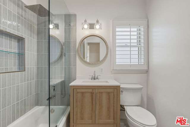 5967 Carpenter Avenue, Valley Village CA: https://media.crmls.org/mediaz/c496460a-00df-45f2-a48e-19de0c2554e2.jpg