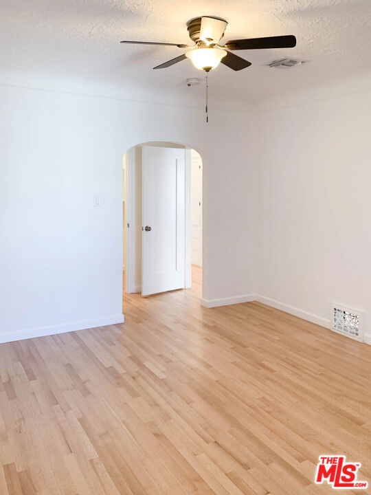 120 N Orange Drive, Los Angeles CA: https://media.crmls.org/mediaz/c4966707-4387-46b1-b563-3680d722d7a1.jpg
