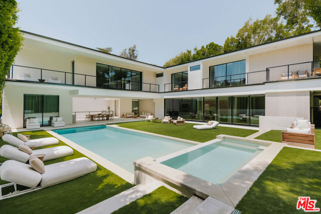 260 S Canyon View Drive, Los Angeles CA: https://media.crmls.org/mediaz/c4968c95-c7d2-4c88-bcd5-0371cfc4c89c.jpg