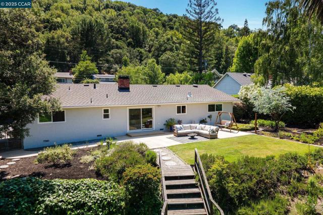 3402 Goyak Dr, Lafayette CA: https://media.crmls.org/mediaz/c4969918-0366-4136-bc0d-096d591bae38.jpg
