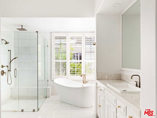 2113 Stoney Hill Road, Los Angeles CA: https://media.crmls.org/mediaz/c496c8c4-ecdf-4c47-b86f-f3cf0779b378.jpg