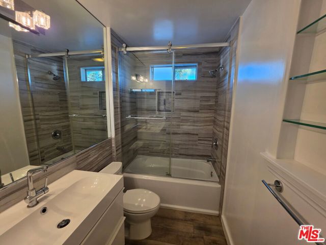 1029 Pleasantview Avenue, Venice CA: https://media.crmls.org/mediaz/c496f7bc-725c-42be-b68b-4f084c1977ee.jpg