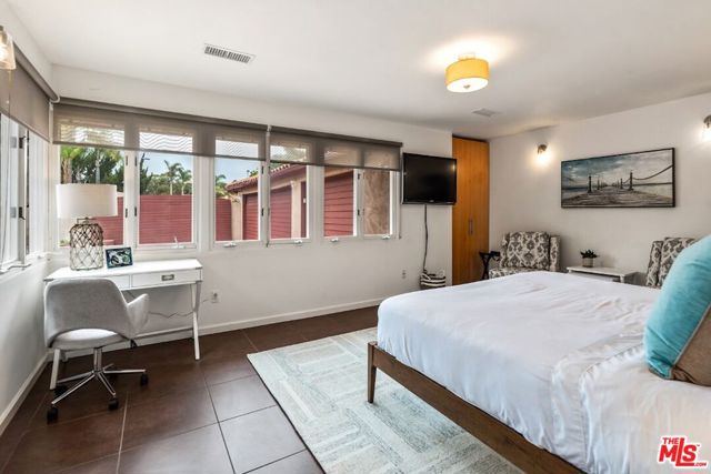 5916 Via Zurita, La Jolla CA: https://media.crmls.org/mediaz/c4970b02-1ca2-4b8d-a3fe-1cde8501278c.jpg