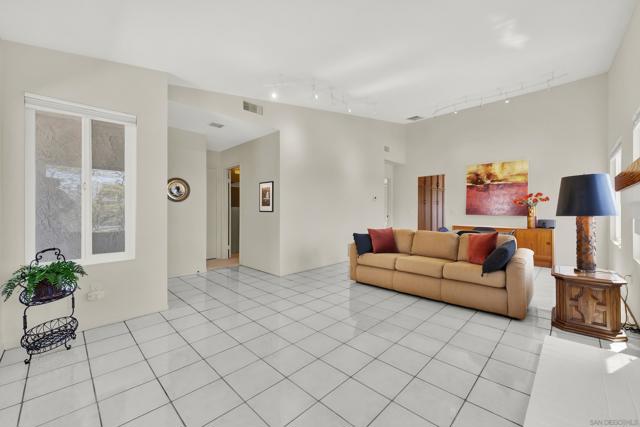 Image 11 of 50 For 17925 Avenida Cordillera