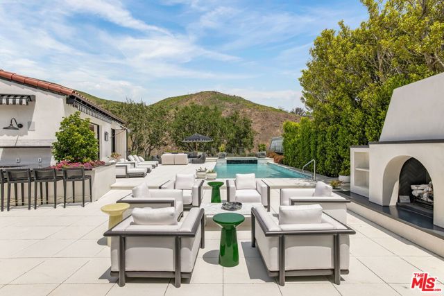 1445 Via Cresta, Pacific Palisades CA: https://media.crmls.org/mediaz/c4984bc1-5ad2-454f-900f-503eea4dbe9e.jpg